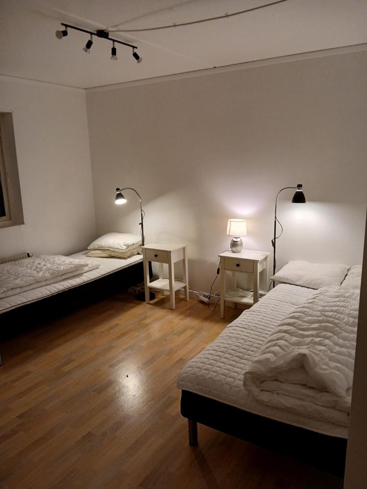 3 Laegenheter Med Totalt 5 Sovrum Och 8 Baeddar Ruda Exterior foto
